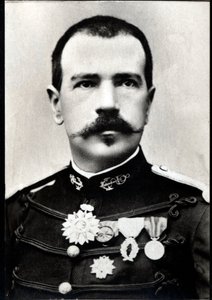 Ritratto di Parfait Louis Monteil (1855-1925), ufficiale militare coloniale ed esploratore francese da French Photographer